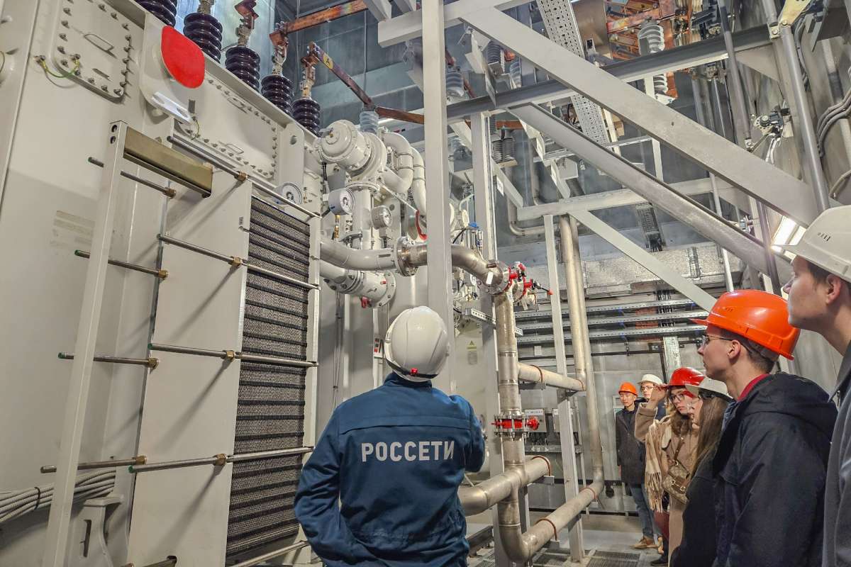 Студенты-электроэнергетики посетили инновационный объект постоянного тока в центре Санкт-Петербурга